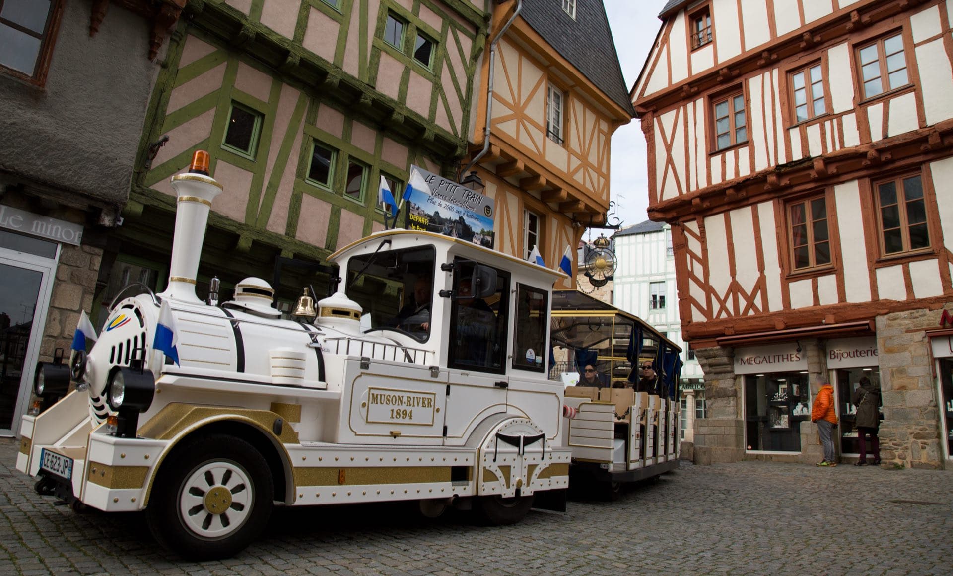 Petit Train de Vannes podél středověkých hradeb